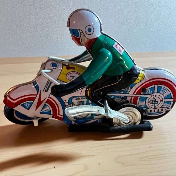 1970s CLOCKWORK TIN WINDUP CIRCLING MS-702 TOY MOTORCYCLE, CHINA 602, VINTAGE - Picture 4 of 10
